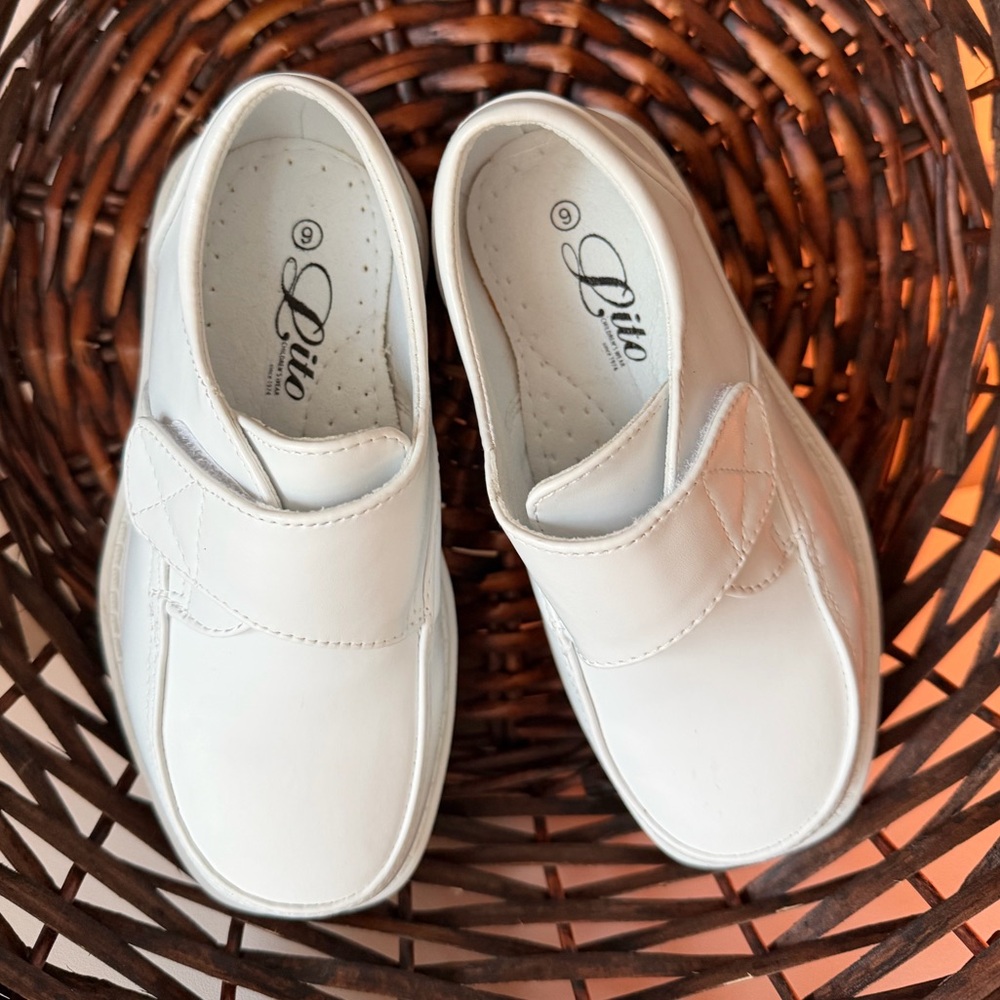 NWOT Classic White Kids Dress Shoes